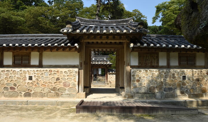 여주 효종 영릉재실_솟을대문 (촬영년도 : 2015년)