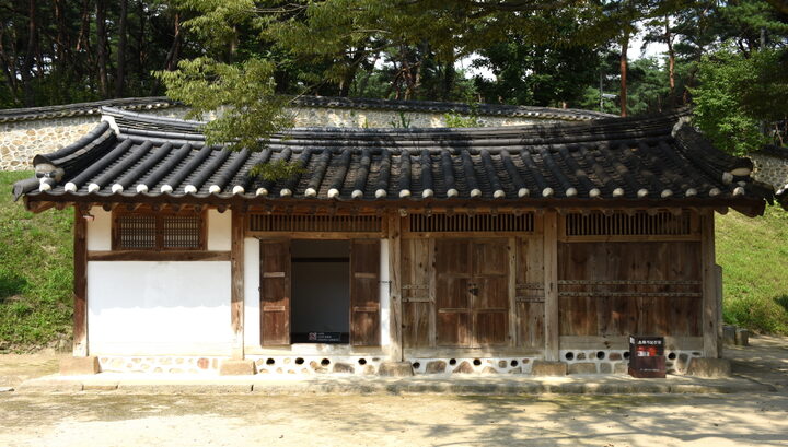 여주 효종 영릉재실_제기고 (촬영년도 : 2015년)