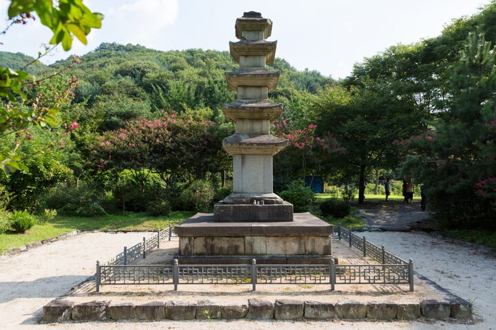 밀양 소태리 오층석탑_정면 (촬영년도 : 2015년)
