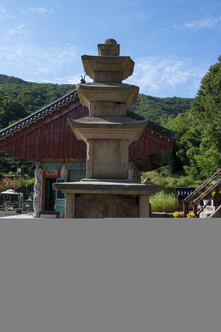 경산 불굴사 삼층석탑_옆면 (촬영년도 : 2015년)