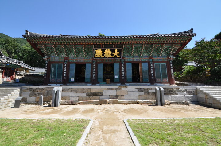 공주 갑사 대웅전 정면
