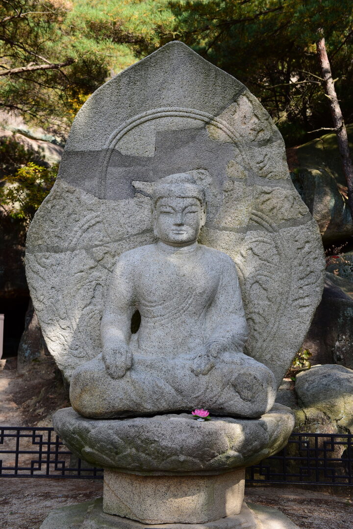 경주 남산 삼릉계 석조여래좌상 (촬영년도 : 2015년)