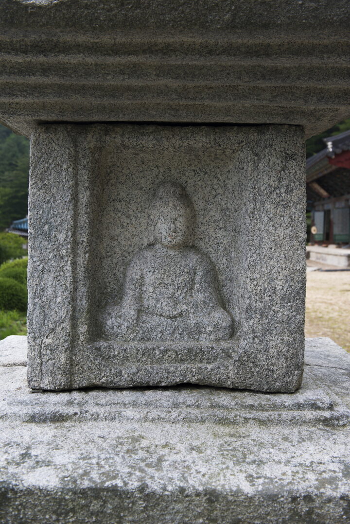 김천 청암사 수도암 동·서 삼층석탑_동탑1층 부조2 (촬영년도 : 2015년)