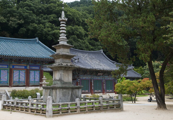 문경 도천사지 동·서 삼층석탑_동탑 측면 (촬영년도 : 2015년)