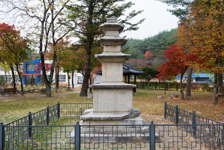 봉화 서동리 동·서 삼층석탑_동탑 정면 (촬영년도 : 2015년)