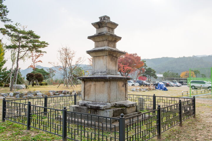 봉화 서동리 동·서 삼층석탑_서탑 측면 (촬영년도 : 2015년)