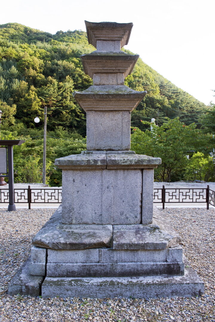 영천 화남리 삼층석탑_뒷면 (촬영년도 : 2015년)