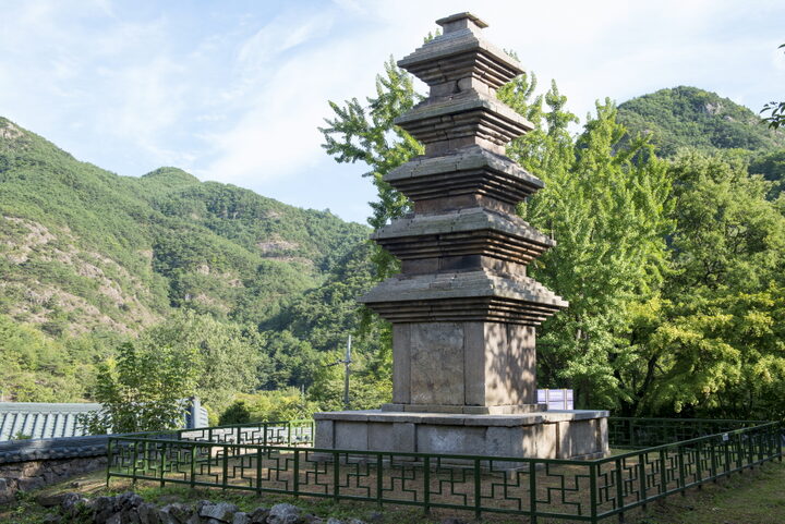 의성 빙산사지 오층석탑_측면 (촬영년도 : 2015년)