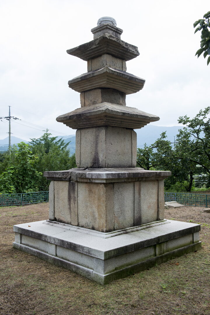 청도 장연사지 동·서 삼층석탑_서 삼층석탑 (촬영년도 : 2015년)
