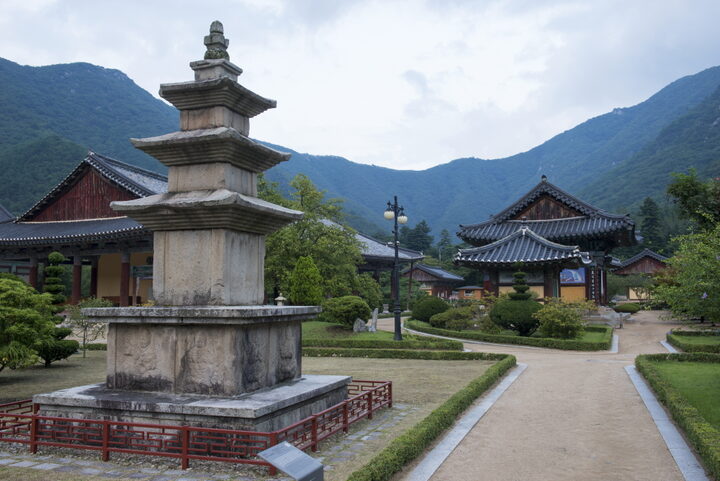 청도 운문사 동·서 삼층석탑_동탑 측면부 (촬영년도 : 2015년)