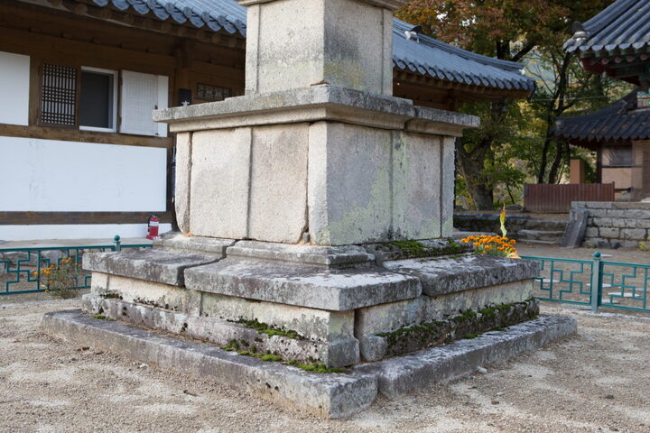 대구 동화사 비로암 삼층석탑_면석 (촬영년도 : 2015년)
