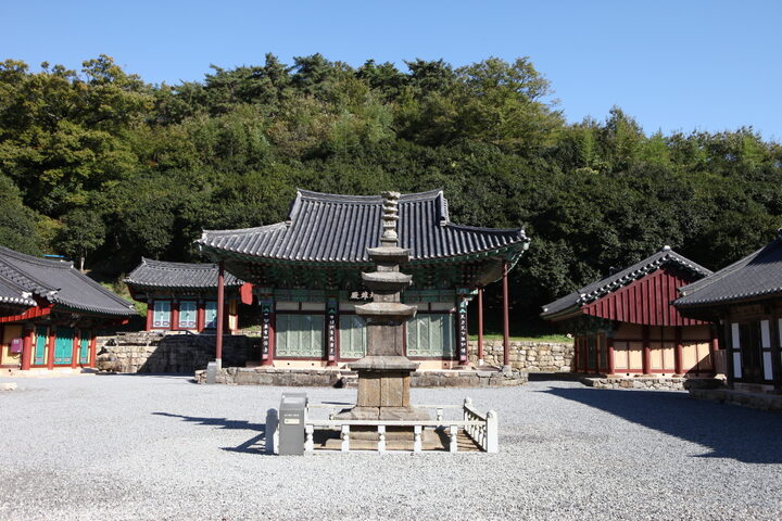 순천 동화사 삼층석탑_전경 (촬영년도 : 2015년)