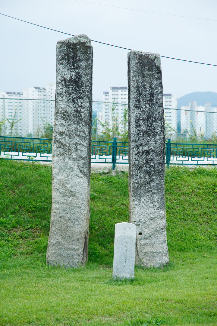 남원 만복사지 당간지주_3 (촬영년도 : 2015년)