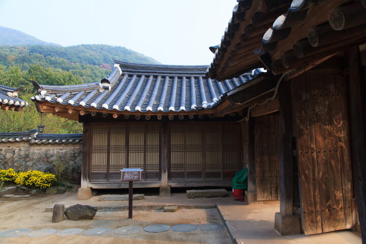 공주 계룡산 중악단_대문간채 옆 방사 (촬영년도 : 2015년)
