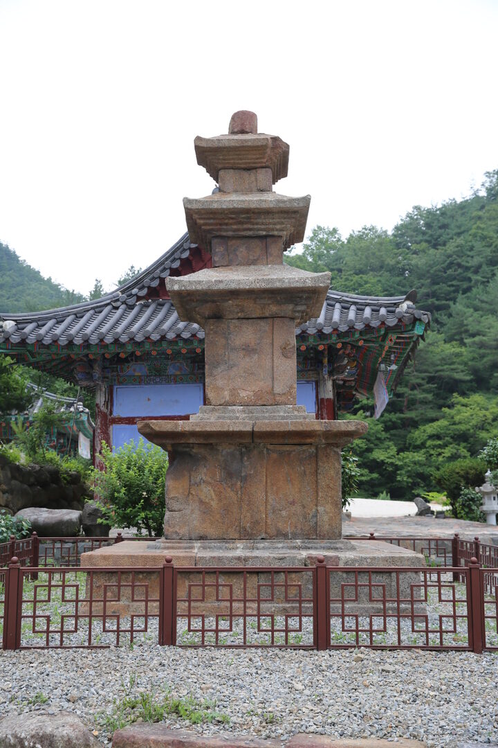 산청 덕산사 삼층석탑_남측면(좌측면)_건축_2016년(자료출처 : 국립문화재연구소)