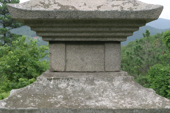 경주 남사리 삼층석탑_2층 탑신석_건축_2009년(출처 : 국립문화재연구소)