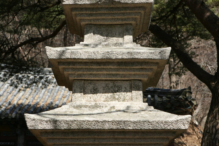 경주 석굴암 삼층석탑_2층 탑신석_건축_2009년(출처 : 국립문화재연구소)