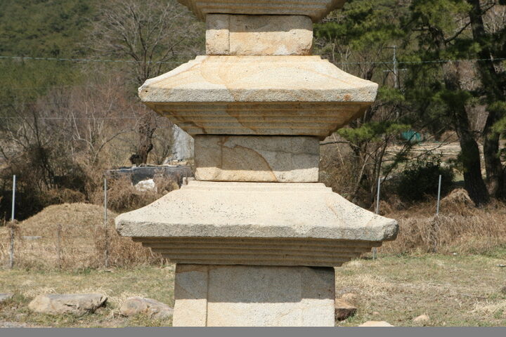 경주 남산 천룡사지 삼층석탑_2층 탑신_건축_2009년(출처 : 국립문화재연구소)
