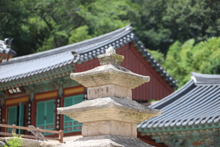 부산 범어사 삼층석탑_3층 탑신부 및 상륜부(남동측면)_건축_2018년(출처 : 국립문화재연구소)