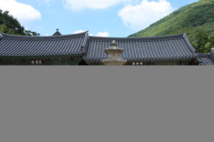 부산 범어사 삼층석탑_남측면_건축_2018년(출처 : 국립문화재연구소)