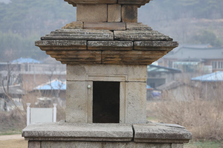 구미 낙산리 삼층석탑_1층 탑신부(남측)_건축_2015년(출처 : 국립문화재연구소)