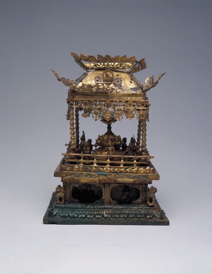 감은사지 동 삼층석탑 사리장엄구_연구-021894_07_내함 북측면(출처 : 국립문화재연구소)