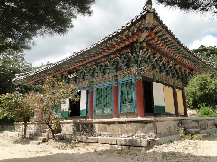 대구 동화사 극락전 전경