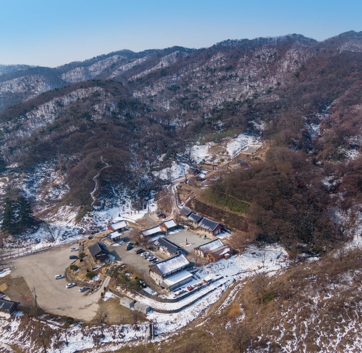 보물_안성 칠장사 대웅전1_신국보보물전 2017-2019 특별전 도록
