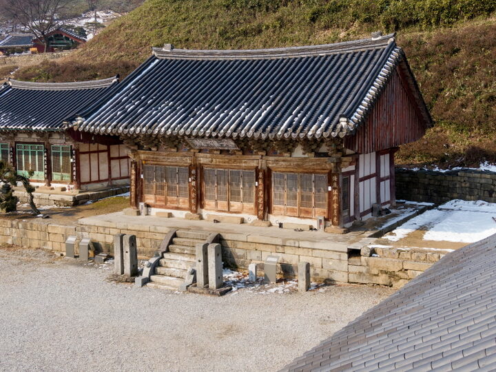 보물_안성 칠장사 대웅전2_신국보보물전 2017-2019 특별전 도록