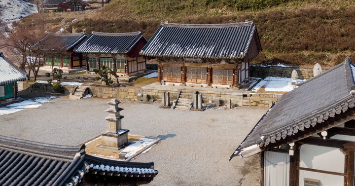 보물_안성 칠장사 대웅전3_신국보보물전 2017-2019 특별전 도록