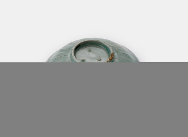 보물_청자 양각연판문 접시8_문화재대관(보물-토기·도자기)