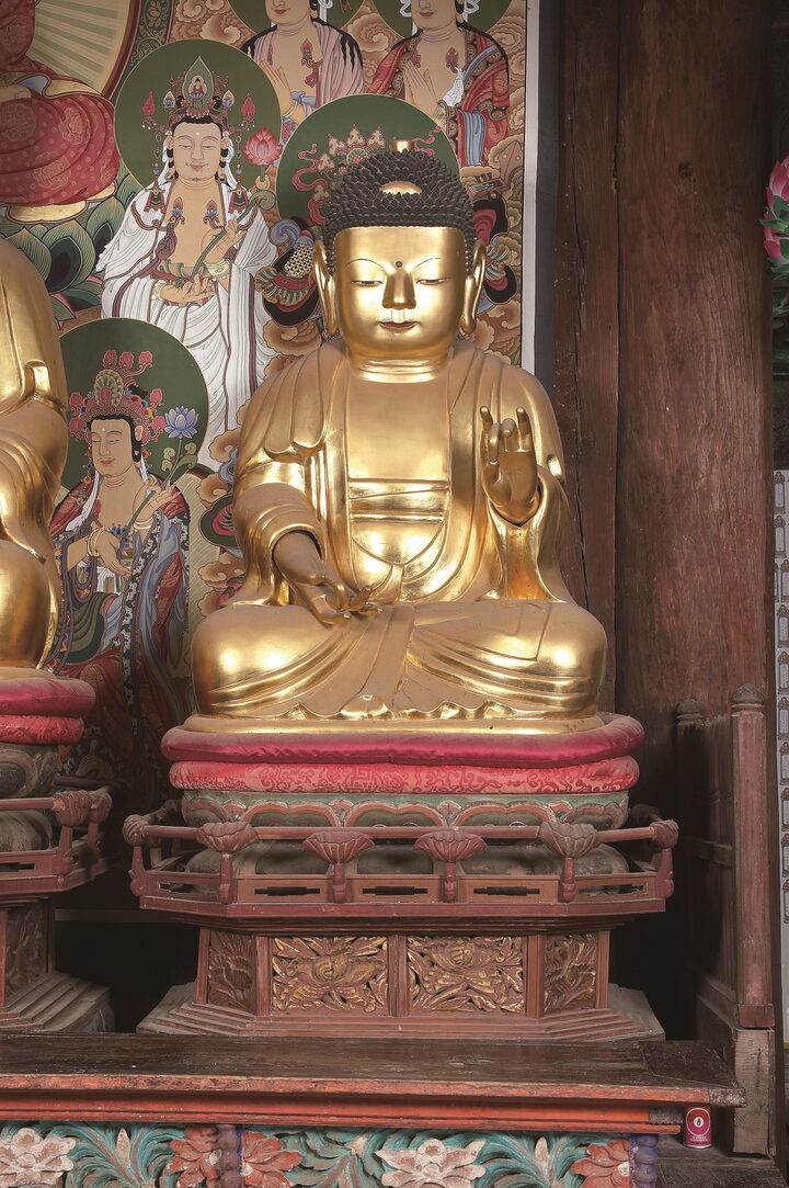 보물_창녕 관룡사 목조석가여래삼불좌상 및 대좌_약사불좌상(좌)_문화재대관(보물-불교조각2)
