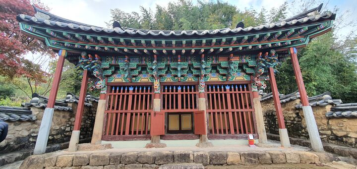 고흥 여산송씨 쌍충 정려각 정면