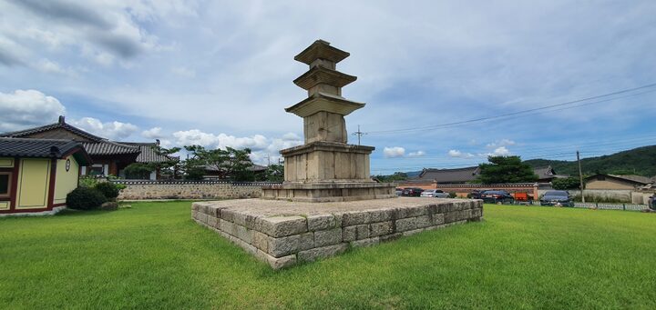 경주 (전)염불사지 동ㆍ서 삼층석탑 - 동탑