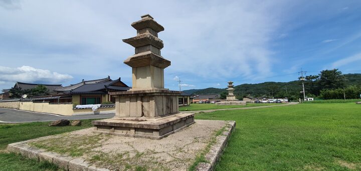 경주 (전)염불사지 동ㆍ서 삼층석탑 -서탑