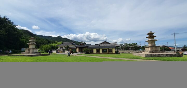 경주 (전)염불사지 동ㆍ서 삼층석탑 전경(오른쪽 동탑)