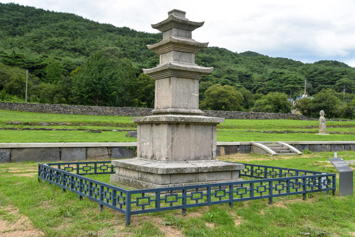 보령 성주사지 서 삼층석탑