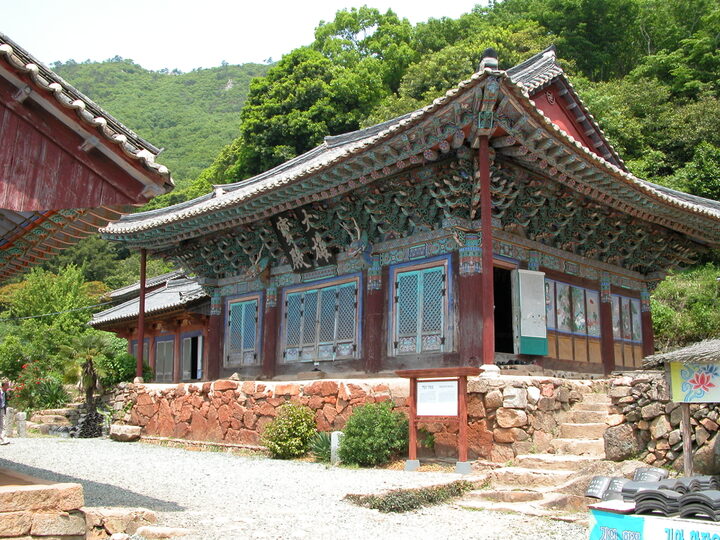 강진 백련사 대웅보전 전경사진
