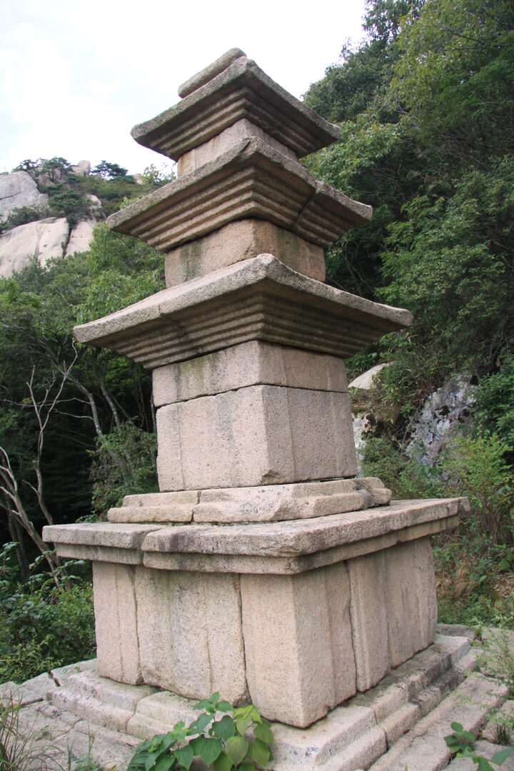 영암 월출산 용암사지 삼층석탑