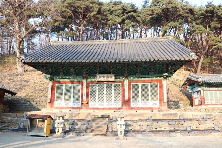 서산 문수사 극락보전 정면