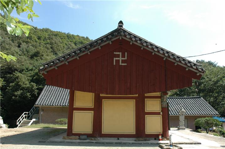 안성 청원사 대웅전 측면 기둥