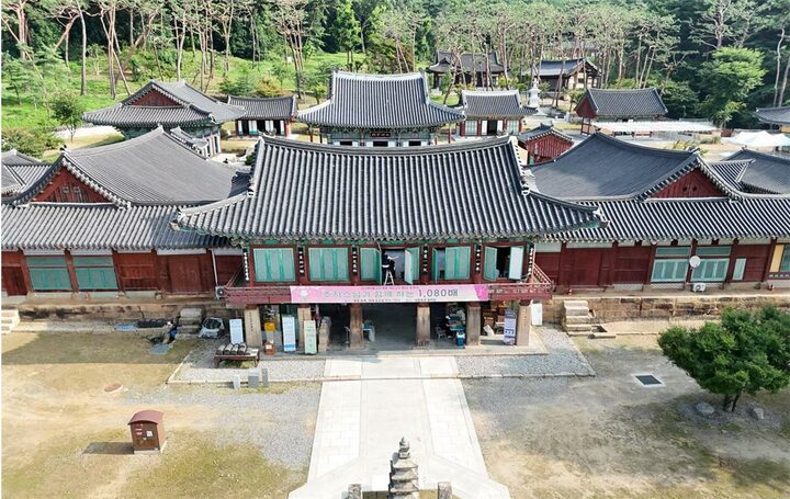 화성 용주사 천보루 전경