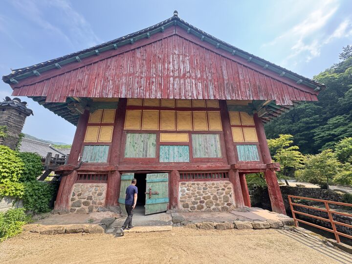 순천 송광사 침계루 좌측면